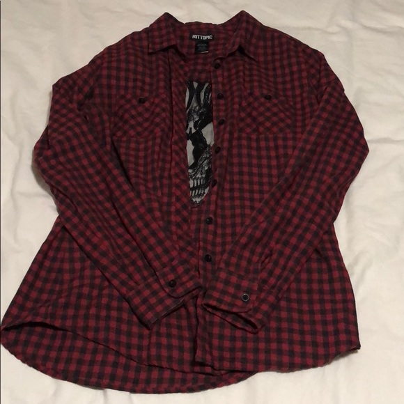 Red and Black skull flannel - Picture 2 of 3